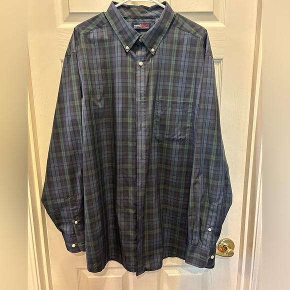 Round Tree and Yorke - Traveler’s Button Down Size 2XT - Picture 1 of 6